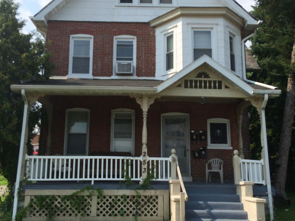 1st image of 253 W Lancaster Ave #1