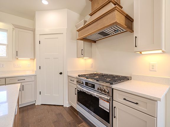 5th image of 170 Belvedere Cir