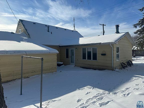 3rd image of 205 E 3rd St