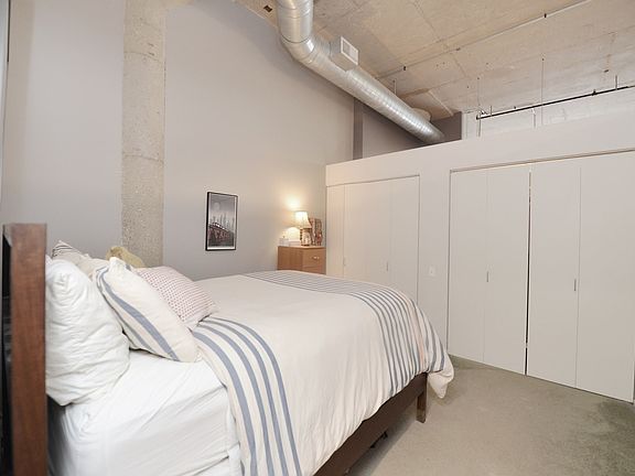 5th image of 900 N Kingsbury St APT 811