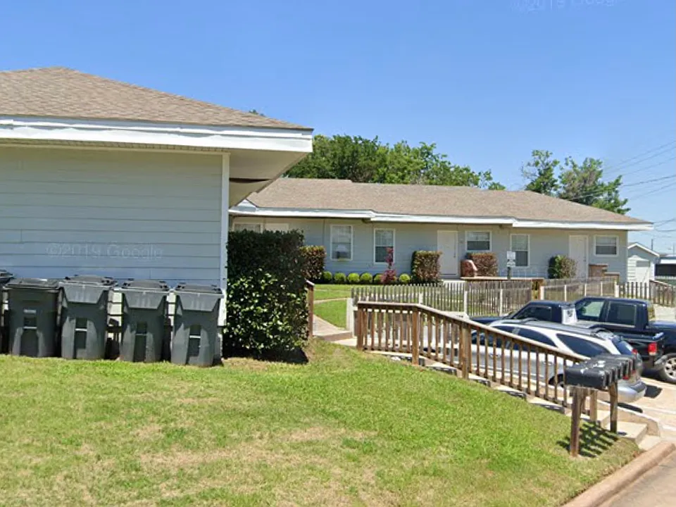 1103 NW Carroll Dr #6
