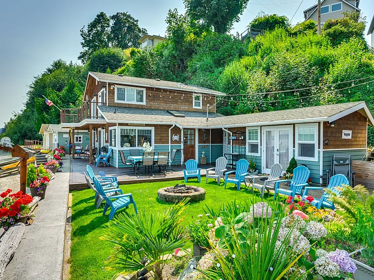 9946 Johnson Point Rd NE — Photo 1