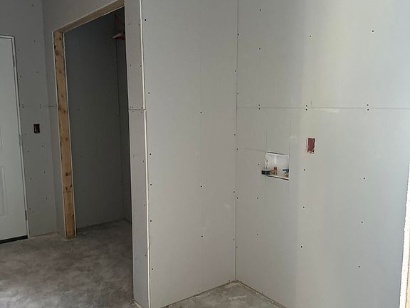 5th image of 66 Ewing Dr