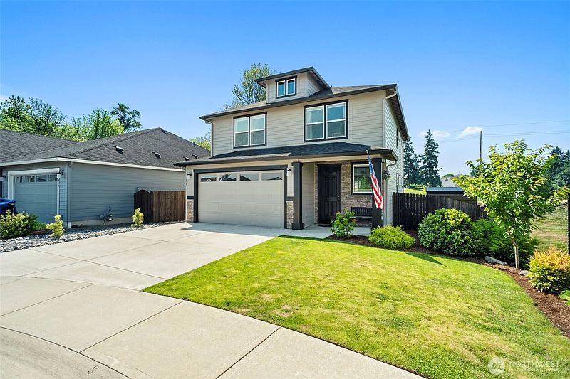 3rd image of 923 NW 26th Way