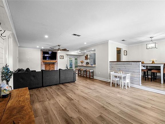 3rd image of 109 Hardwood Dr