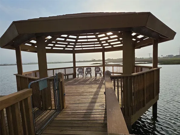 9822 Tulum Ct, Galveston, TX 77554