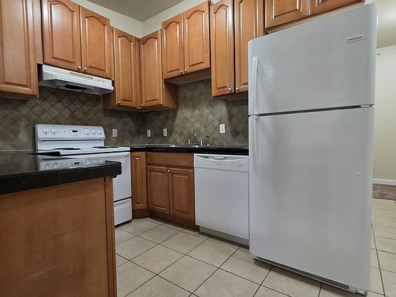 2nd image of 1446 E Roy St APT 303