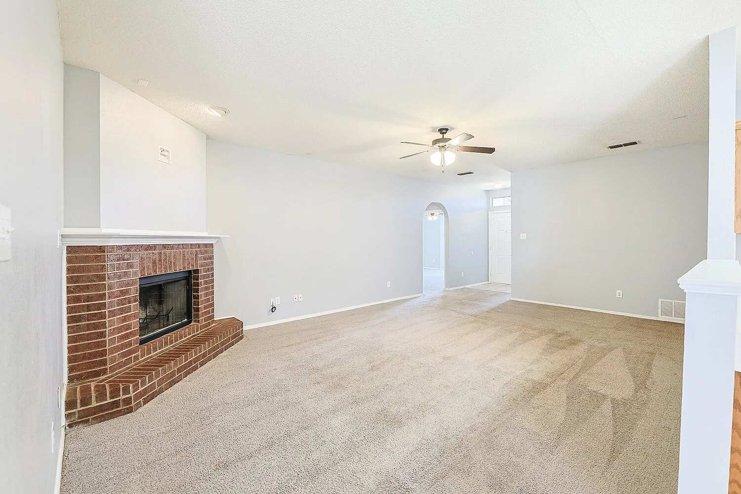 3 bed, 2.0 bath, 1841 sqft, $1,695 — Photo 4
