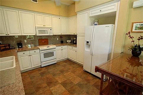 2nd image of 92-1198 Olani St #641