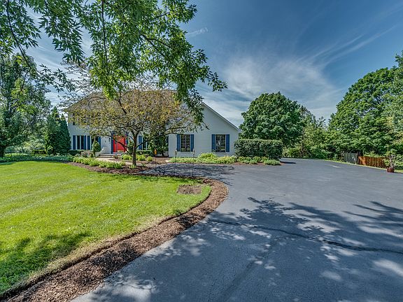 2nd image of 39W029 Cloverfield Cir