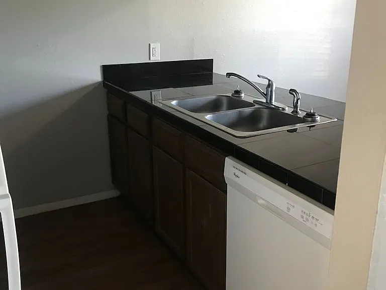Charming 1-Bedroom Apartment in Fort Worth 700 Sq. Ft. — Photo 9
