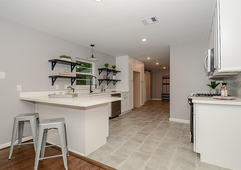 1st image of 5439 Briarbend Dr