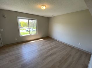 1636 E Pleasant View Dr, Des Moines, IA 50320