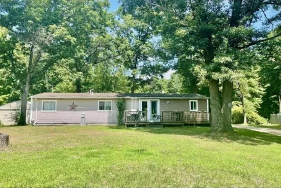 2nd image of 654 W Isabella Rd