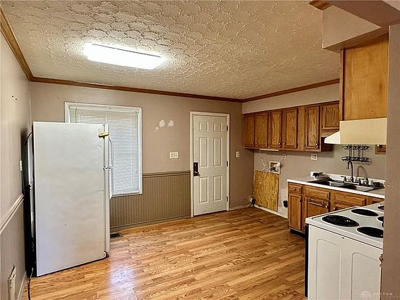 5th image of 563 Richard Dr