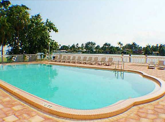 4th image of 1455 N Treasure Dr #Penthouse K