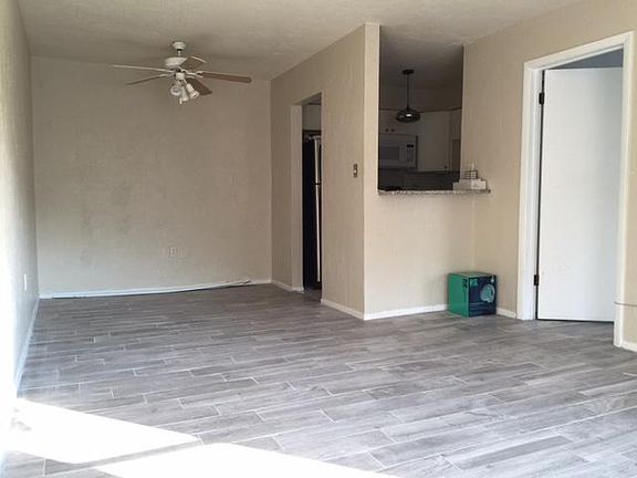 4th image of 1250 Denning Dr #135