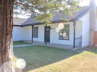 1295 N Mark Dr, Dinuba, CA 93618