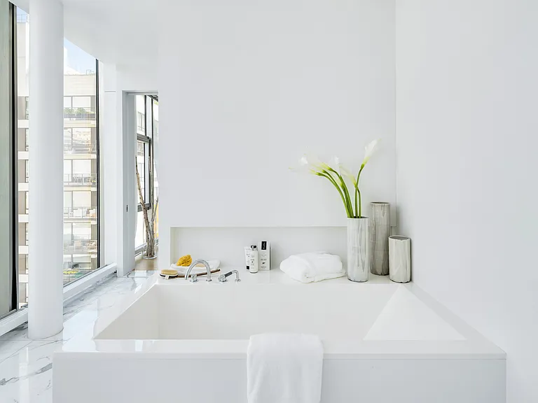 515 W 23rd St #11 — Photo 17