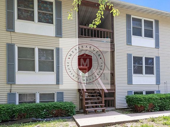 2nd image of 300 NW Vesper St