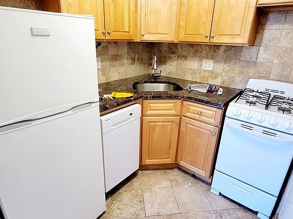 4th image of 126 W 86th St #3R