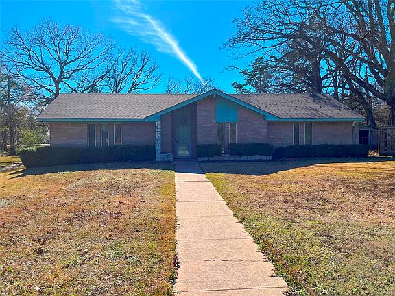 2nd image of 15 Post Oak Trl