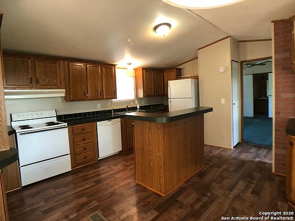 5th image of 207 Hickory Hill Dr