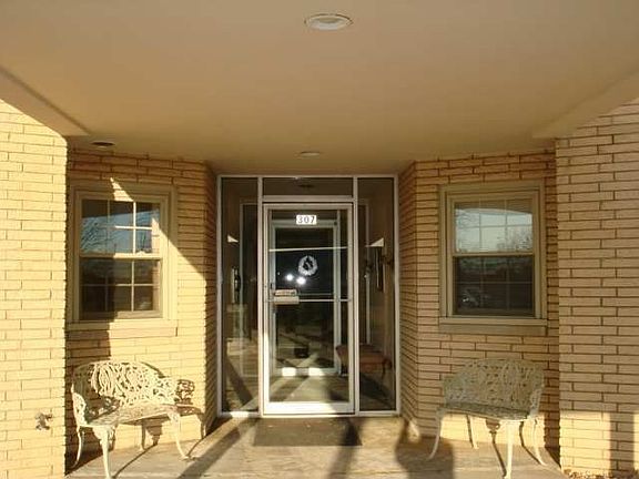 3rd image of 307 Fairway Dr APT 1