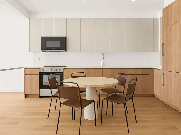 212 Montrose Avenue image 2 of 7