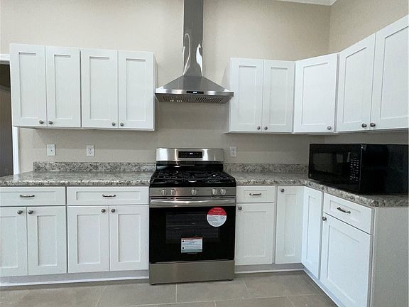 4th image of 507 4th St NE