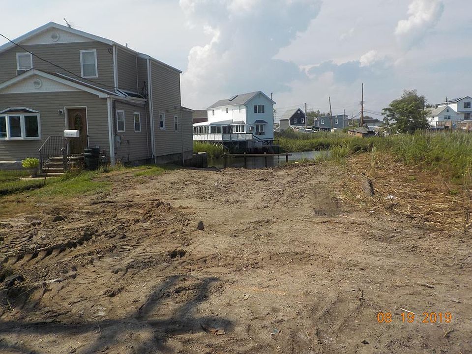 1st image of 10239 Russell St