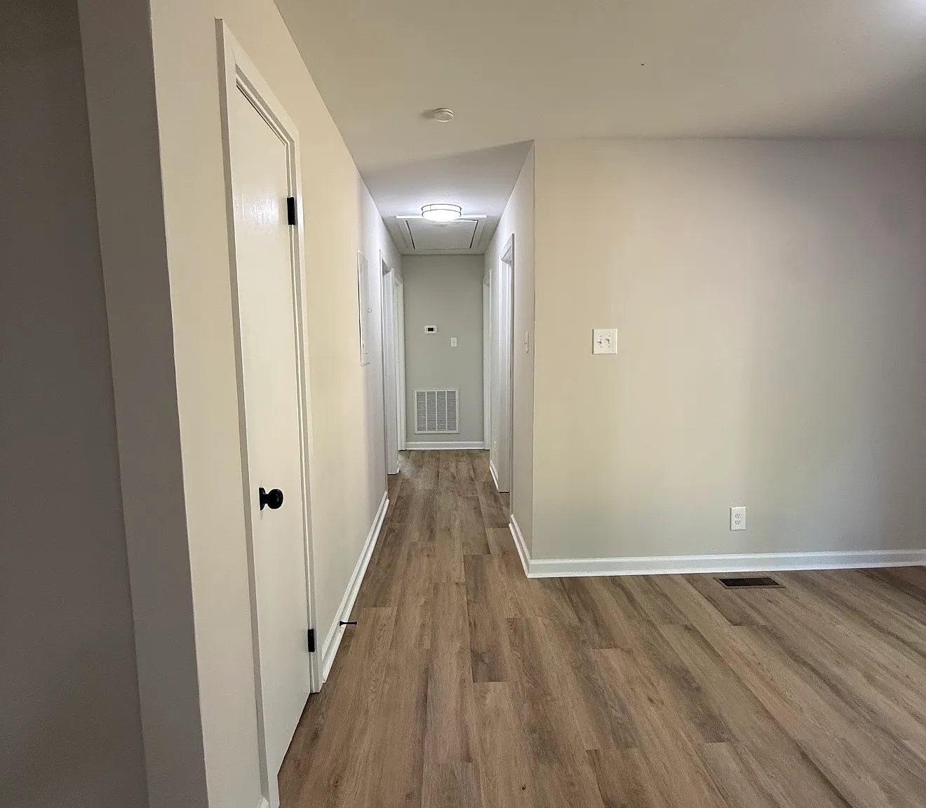 3 bed, 1025 sqft, $2,100 — Photo 3