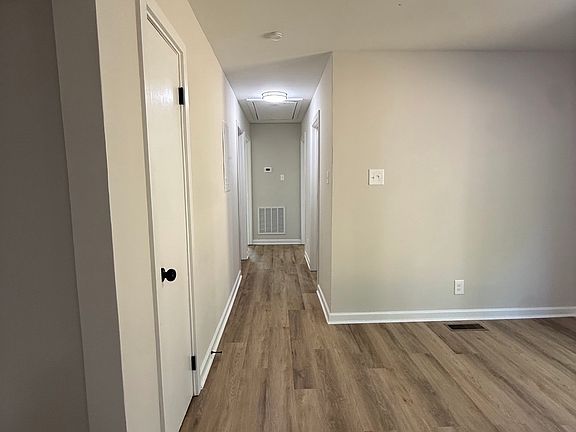 3rd image of 662 Timberlake Rd