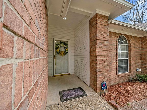 4th image of 5628 Oleander Dr