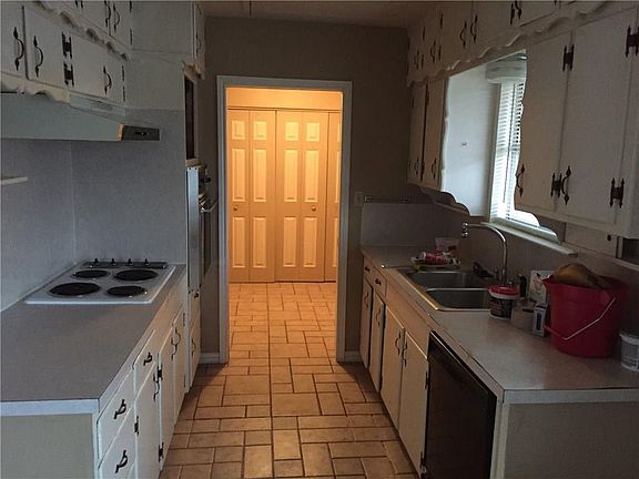 2nd image of 1403 SE 21st St