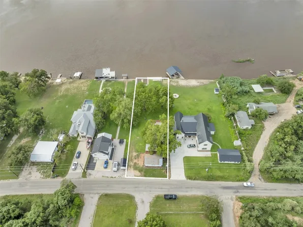 2622 River Oaks Dr, Kingsland, TX 78639