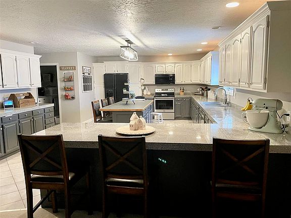 2nd image of 9005 S Lakeview Dr