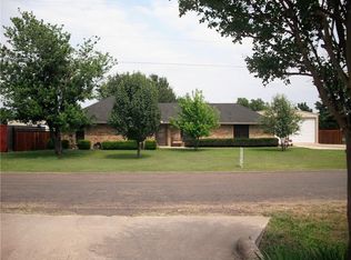 128 Park Crest Dr, Red Oak, TX 75154