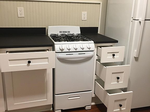 4th image of 8211 Spruce St