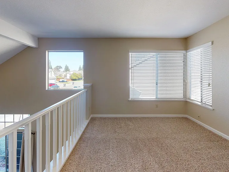 225 Leafwood Ct — Photo 11