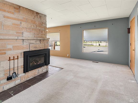 3rd image of 160 2nd Ave NE