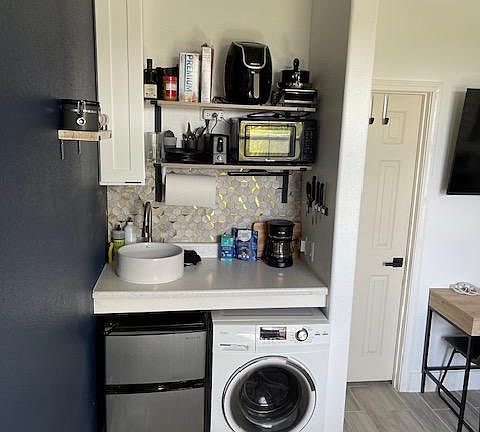 4th image of 1298B Hagen Oakes Ct