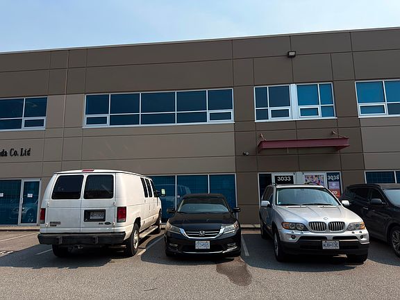 2nd image of 2560 Shell Rd #3033