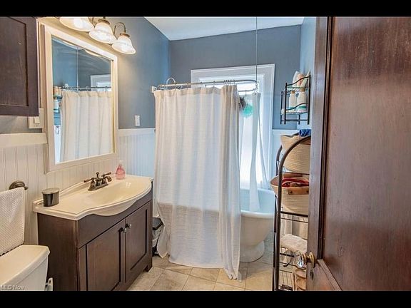 5th image of 1293 Donald Ave #1