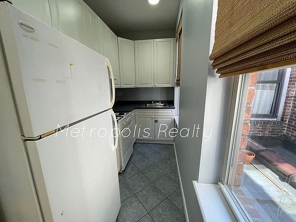 4th image of 27-18 23rd Ave Front 2