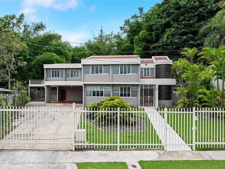 606 Calle 1 — Photo 1