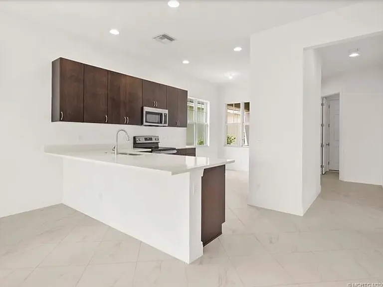 9177 SW Pepoli Way — Photo 4