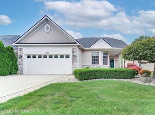 3577 Riverside Dr, Auburn Hills, MI 48326