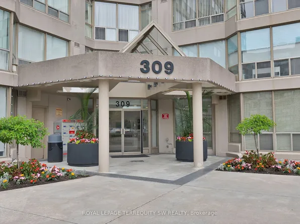 309 Major Mackenzie Dr E #113, Richmond Hill, ON L4C 9V5