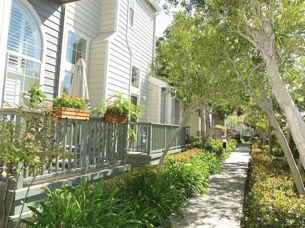 1 Buccaneer Ln, Redwood City, CA 94065
